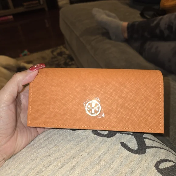 Tory Burch sunglasses - Picture 2 of 16